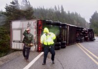 Hwy 101 - Micro burst Flipped Chip Truck - East entrance 2006-1211 - 2